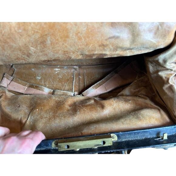 Antique Doctor Hand Bag Black Leather Preloved Black On Outside Tan On Inside - Picture 10 of 16